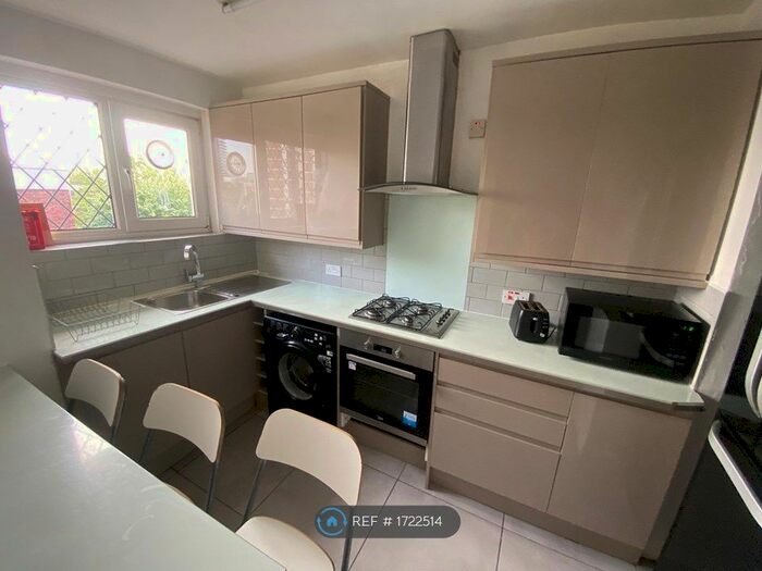 5 Bedroom Flat To Rent In Wimbourne Court, London, N1
