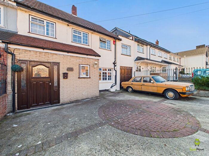4 Bedroom Semi Detached House For Sale In Albany Road, Belvedere, Kent, DA17