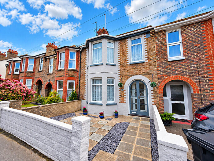 3 Bedroom Terraced House For Sale In Lincoln Road, Portslade, BN41