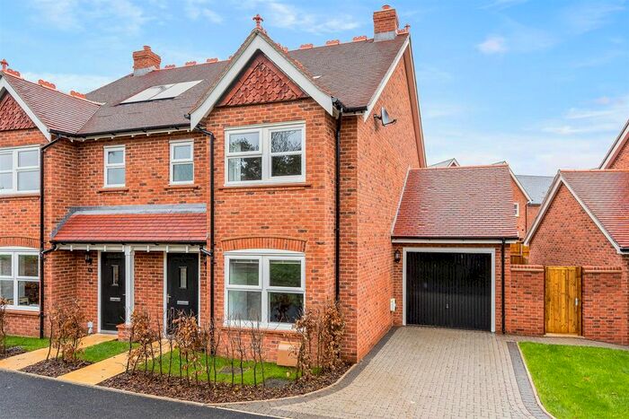 3 Bedroom Property To Rent In Ravensdale Way, Hertford, SG14