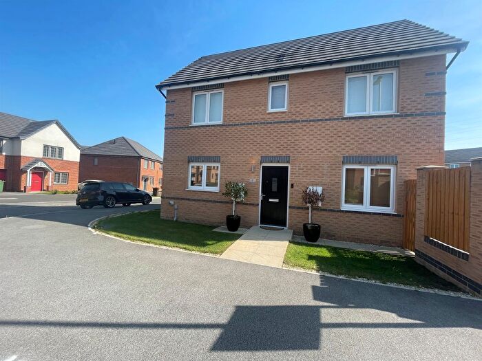 3 Bedroom Detached House For Sale In Little Wood Way, Wakefield, WF1