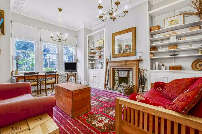 2 Bedroom Flat To Rent In Balham Park Road, Balham, SW12