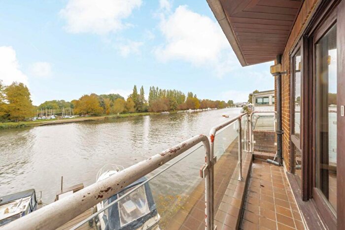 1 Bedroom Flat For Sale In High Street, Kingston Upon Thames, KT1
