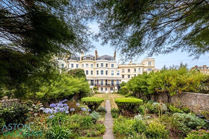 3 Bedroom Apartment For Sale In Courtenay Terrace, Hove, BN3