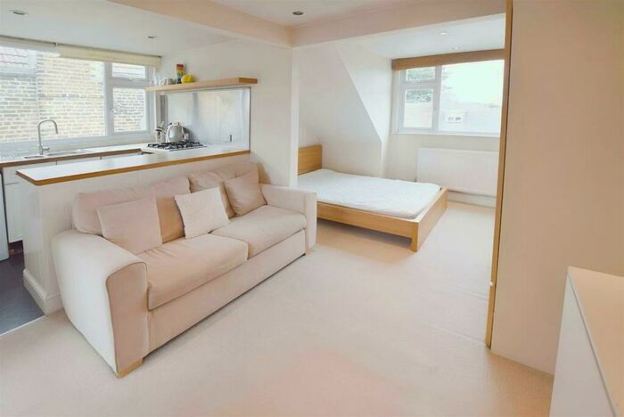 Flat To Rent In Station Road, Finchley, N3