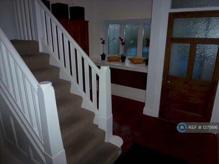 2 Bedroom Flat To Rent In Blundlesands, Liverpool, L23