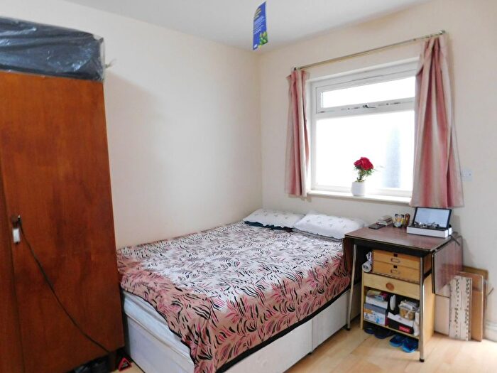 Studio To Rent In Greenford Avenue, London, W7