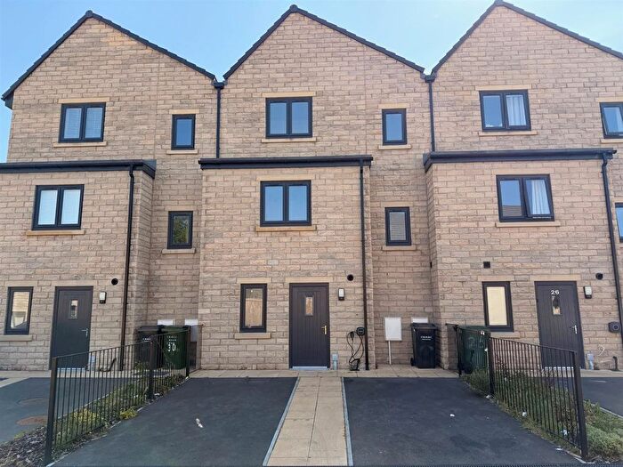 4 Bedroom Town House To Rent In Tanning Drive, Bradford, BD5