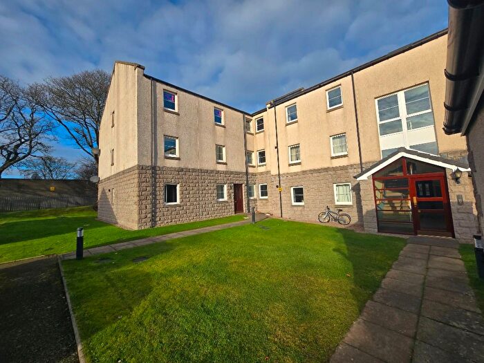 2 Bedroom Flat To Rent In Eday Road, Sheddocksley, Aberdeen, AB15