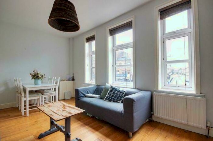 2 Bedroom Flat To Rent In Mare Street, London, E8