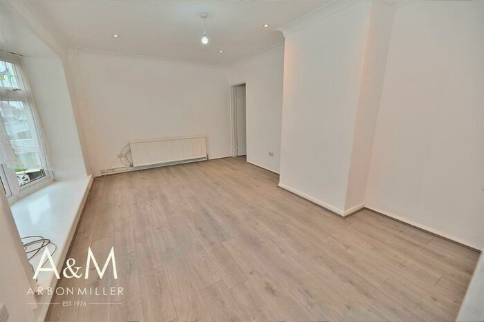 4 Bedroom Semi-Detached House To Rent In Knights Way, Hainault, IG6