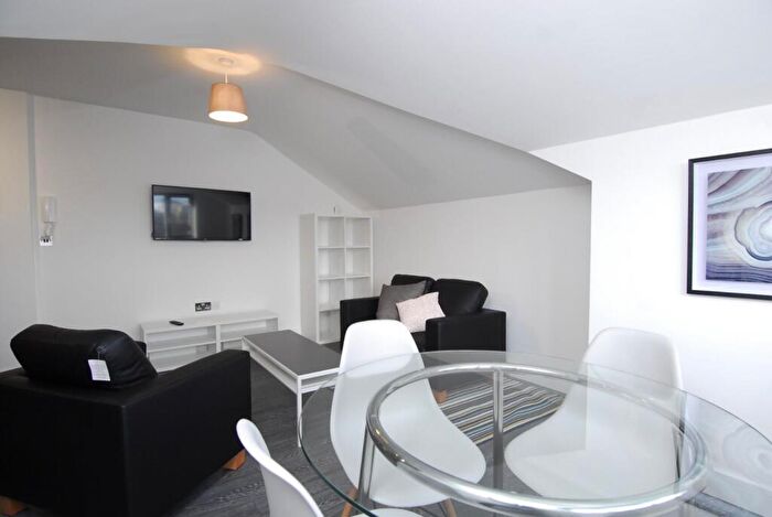 3 Bedroom House To Rent In Belgrave Manor, Bed Apts, Plymouth, PL4