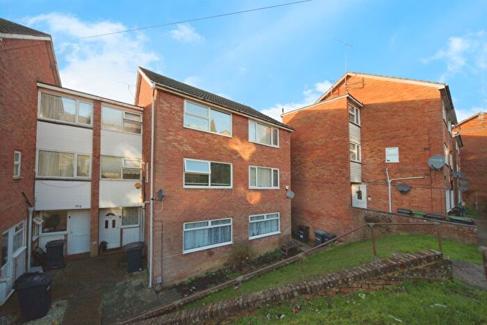 2 Bedroom Maisonette For Sale In Brendon Avenue, Luton, LU2