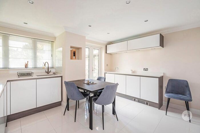 2 Bedroom Apartment To Rent In Flat Hays On The Chine, - Studland Road, Alum Chine, Westbourne, BH4