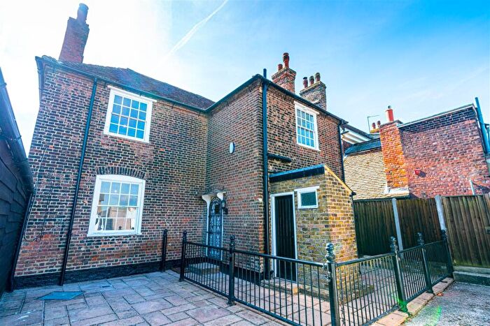 2 Bedroom Detached House To Rent In St. Margarets Street, Rochester, ME1