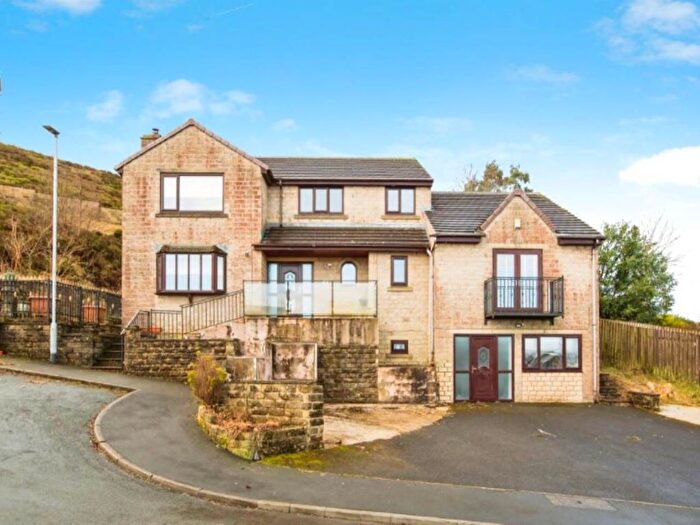 6 Bedroom Property To Rent In Ogden Lane, Denholme, Bradford, BD13