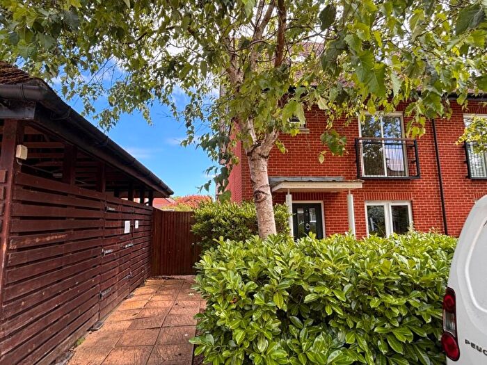 3 Bedroom Semi-Detached House To Rent In Mockford Mews, Redhill, RH1