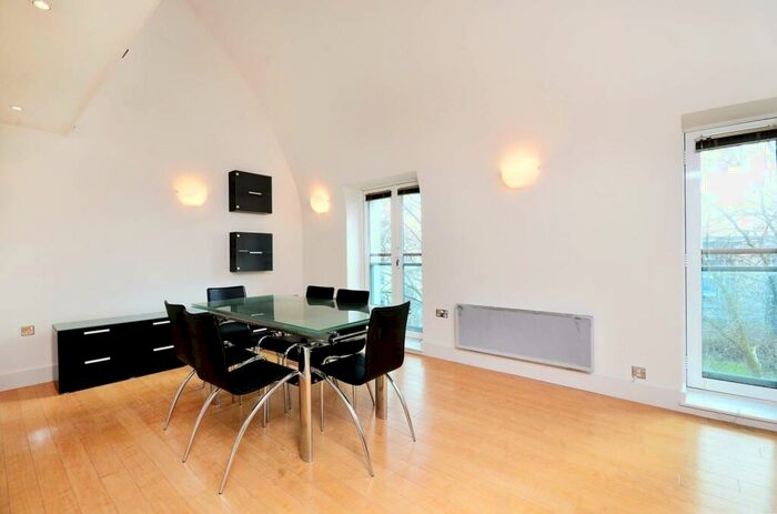 2 Bedroom Flat To Rent In Owen Street, Angel, London, EC1V