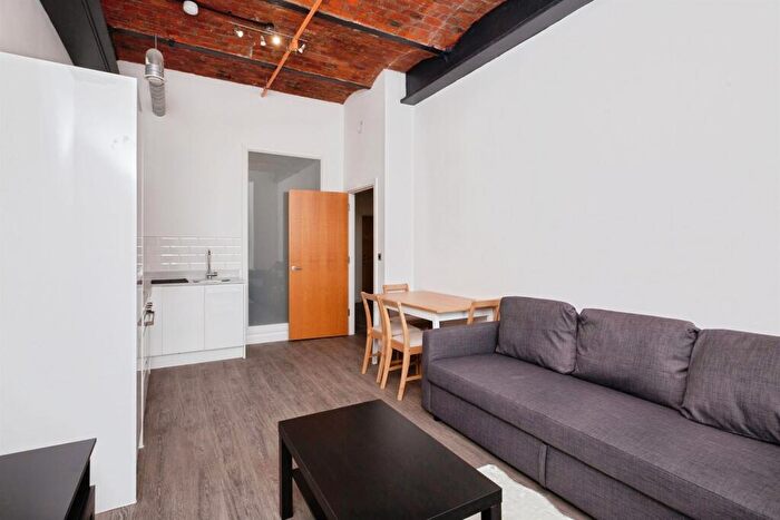 2 Bedroom Apartment To Rent In Spinning Mill, Lower Vickers Street, M40