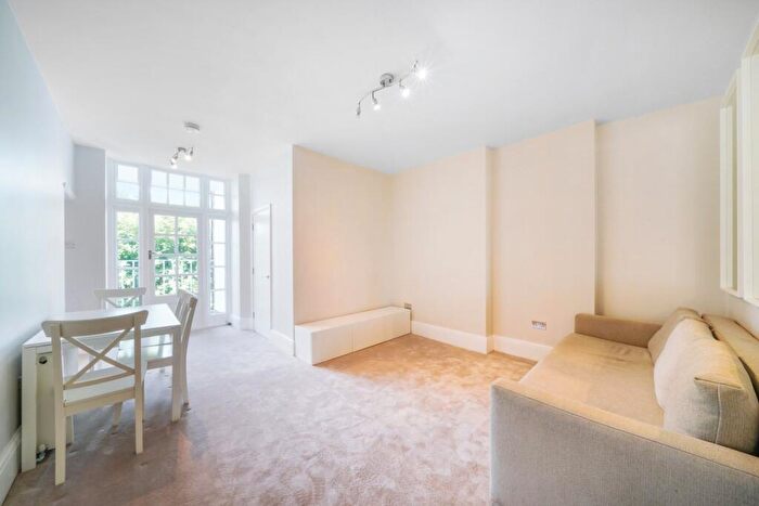 1 Bedroom Flat To Rent In Elm Tree Court, Elm Tree Road, NW8