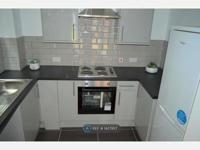 2 Bedroom Flat To Rent In Monea Hall, Coventry, CV1
