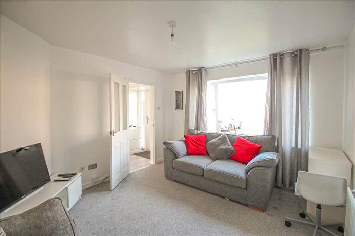 3 Bedroom Semi-Detached House To Rent In Deeble Road, Kettering, NN15