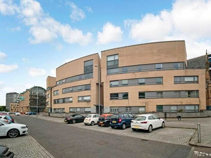 2 Bedroom Flat To Rent In Queen Elizabeth Gardens, New Gorbals, G5