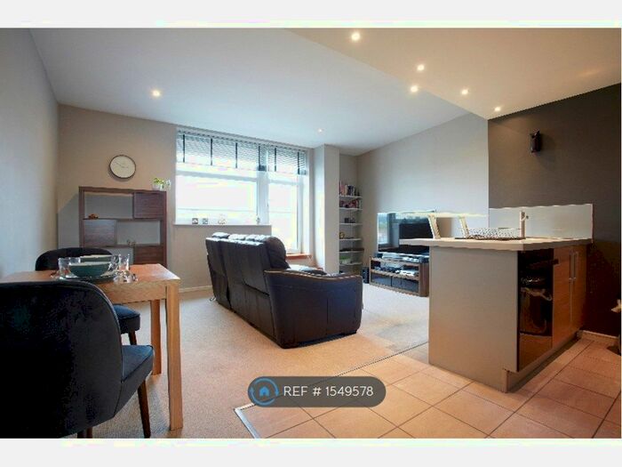 2 Bedroom Flat To Rent In East Street, Leeds, LS9