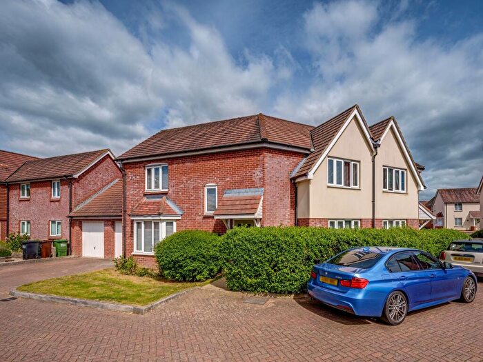 3 Bedroom Semi-Detached House To Rent In Stanier Street, Hailsham, BN27