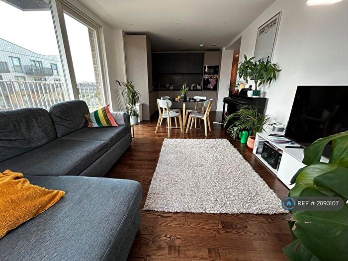 2 Bedroom Flat To Rent In Kingwood Apartments, London, SE8
