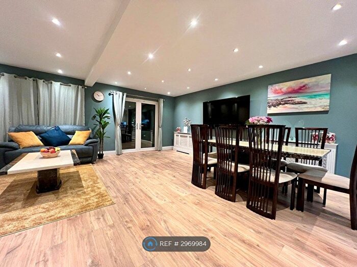 5 Bedroom Detached House To Rent In Wickets Way, Ilford, IG6