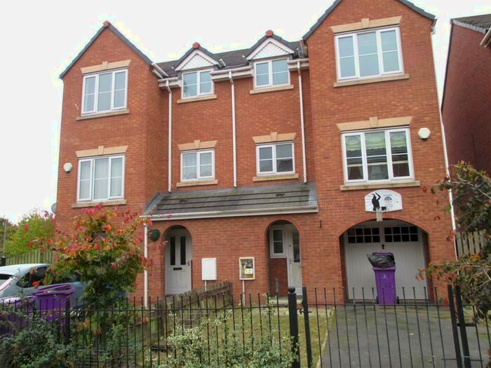 3 Bedroom House To Rent In Hansby Drive, L24