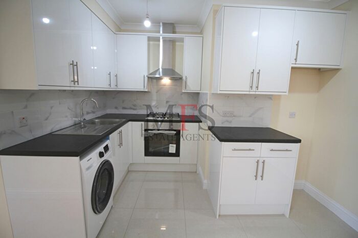 2 Bedroom Flat To Rent In King Street, Southall, UB2