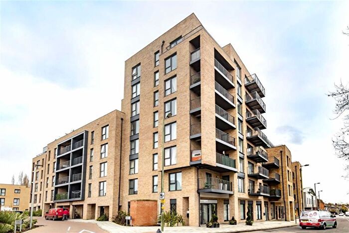 2 Bedroom Flat To Rent In Woodley Crescent, Cricklewood, NW2