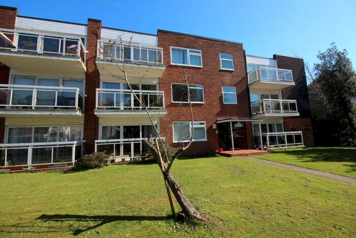 3 Bedroom Flat To Rent In Richmond Court, Spencer Road, New Milton, BH25