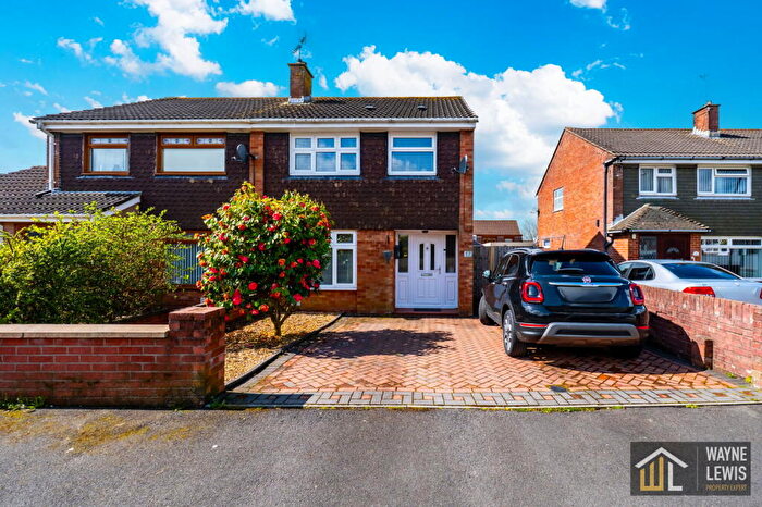 3 Bedroom Semi Detached House For Sale In Maple Close, Pontllanfraith, Blackwood, NP12