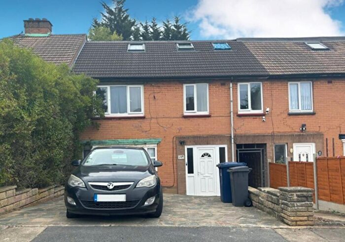 4 Bedroom Terraced House For Sale In Fairmead Crescent, Edgware, Middlesex, HA8