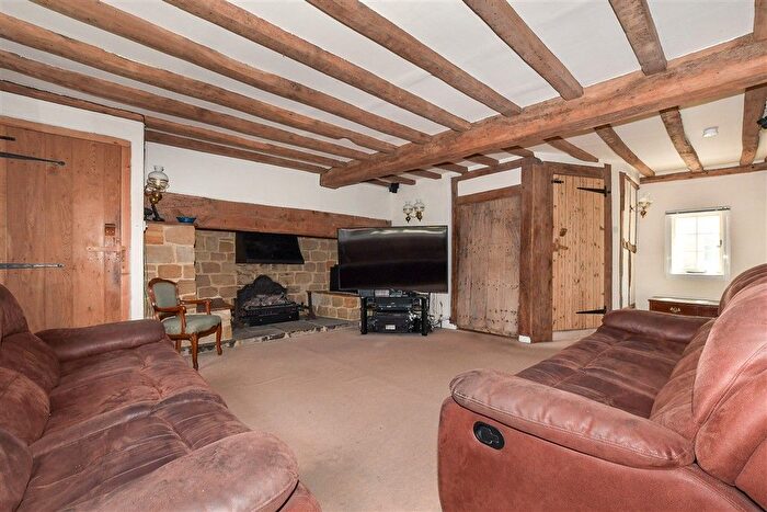 4 Bedroom Property For Sale In Newchapel Road, Lingfield, Surrey, RH7