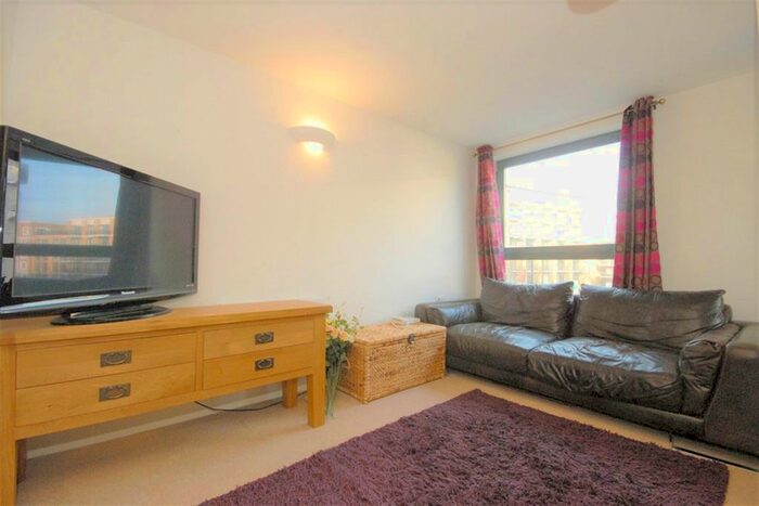 1 Bedroom Flat To Rent In Toronto House, Canada Water, SE16