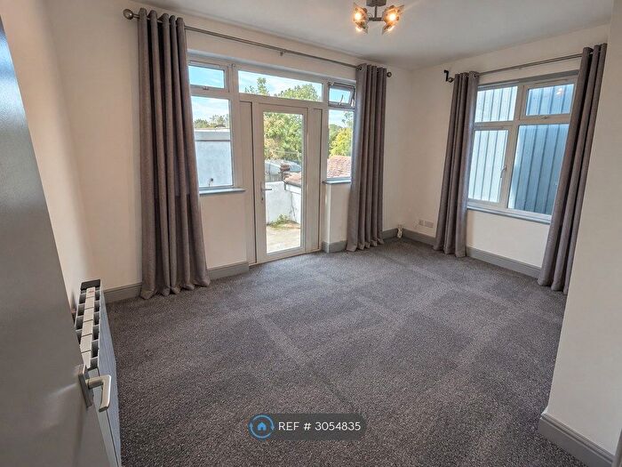 1 Bedroom Flat To Rent In Leaves Green Road, Keston, BR2