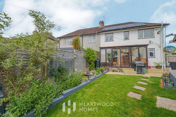 3 Bedroom Semi-Detached House For Sale In Westfield Road, Harpenden, AL5