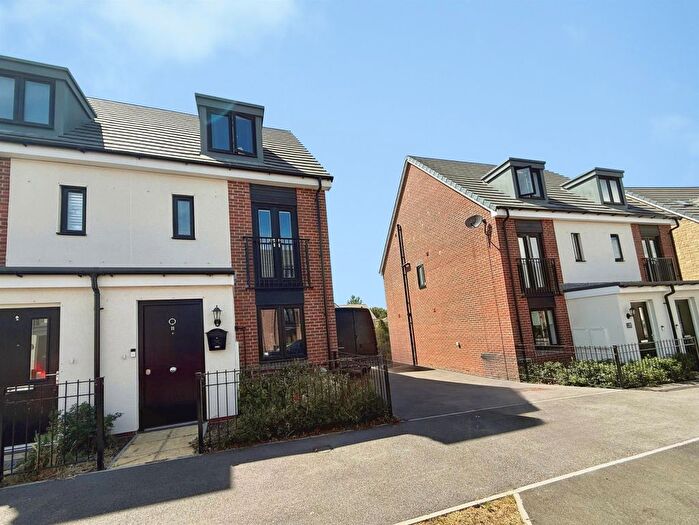 3 Bedroom Semi-detached House For Sale In Grayling Avenue, Swindon, SN3