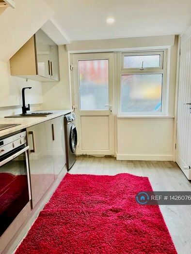 Studio To Rent In Cross Flatts Grove, Leeds, LS11