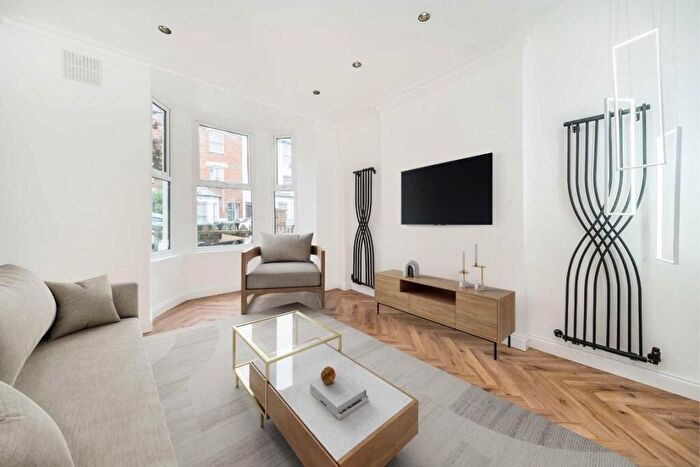 1 Bedroom Flat For Sale In Ariel Road, West Hampstead, NW6