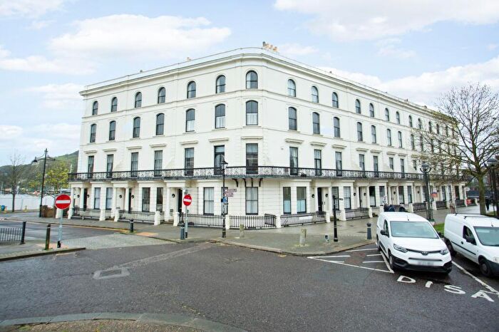 2 Bedroom Flat For Sale In Cambridge Terrace, Dover, Kent, CT16