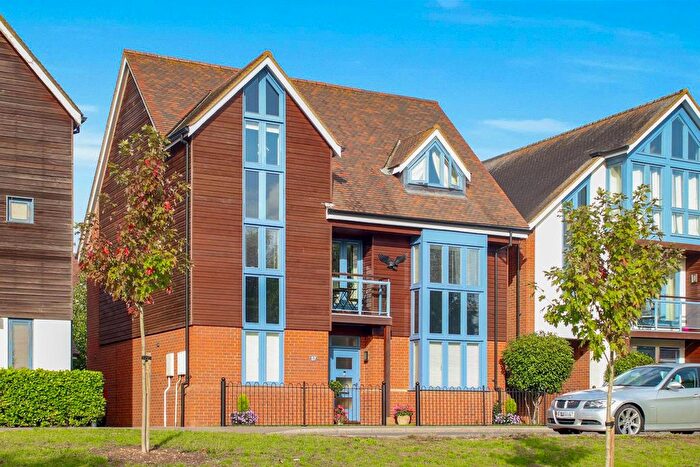 6 Bedroom Detached House For Sale In Kingswear Drive, Broughton, MK10