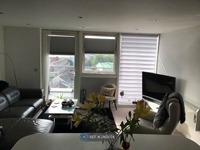 3 Bedroom Flat To Rent In Great Western Street, Aylesbury, HP20