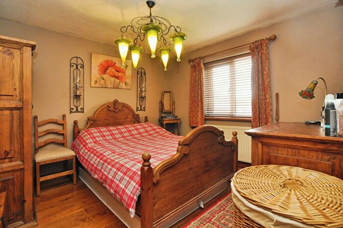 2 Bedroom Flat For Sale In Old Hale Way, Hitchin, SG5