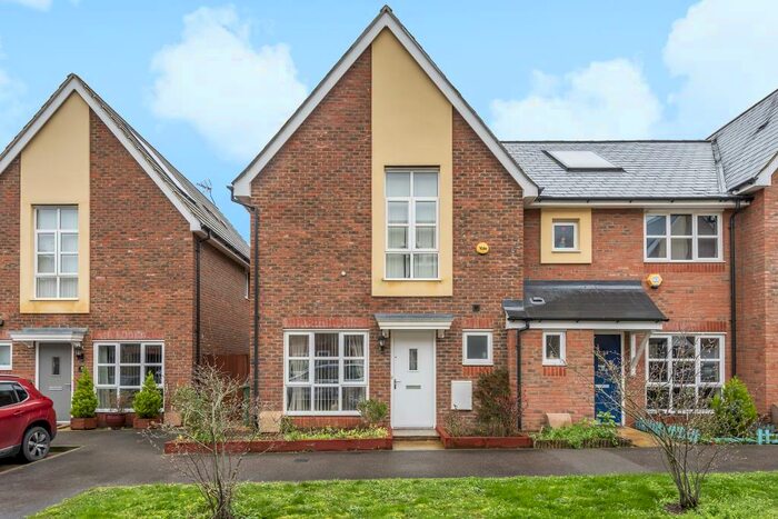 3 Bedroom End Of Terrace House To Rent In Fuggle Drive, Aylesbury, HP21