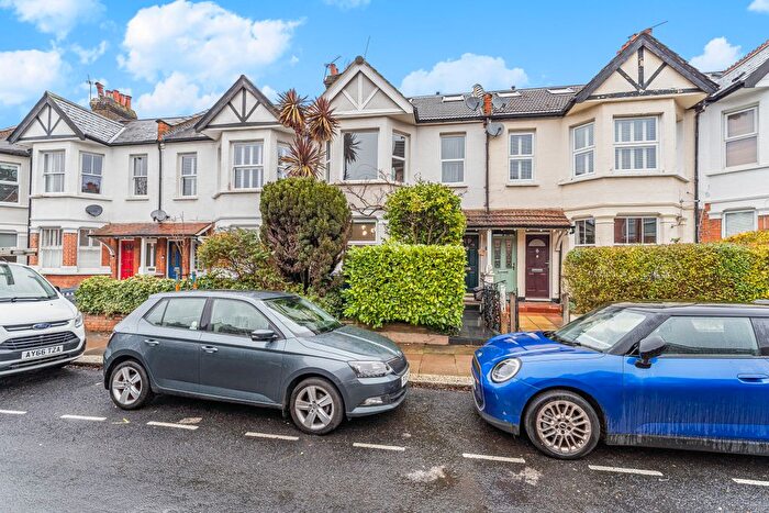 3 Bedroom Maisonette For Sale In Murray Road, Ealing, W5